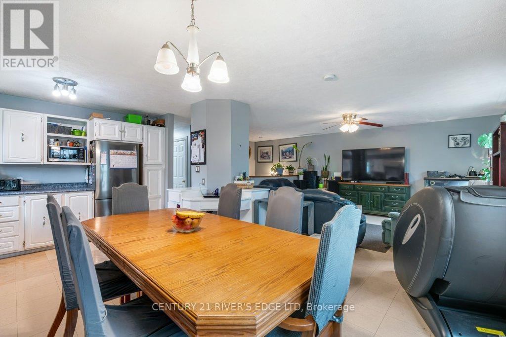 445 Railway Avenue, Prescott, Ontario  K0E 1T0 - Photo 9 - X12454094