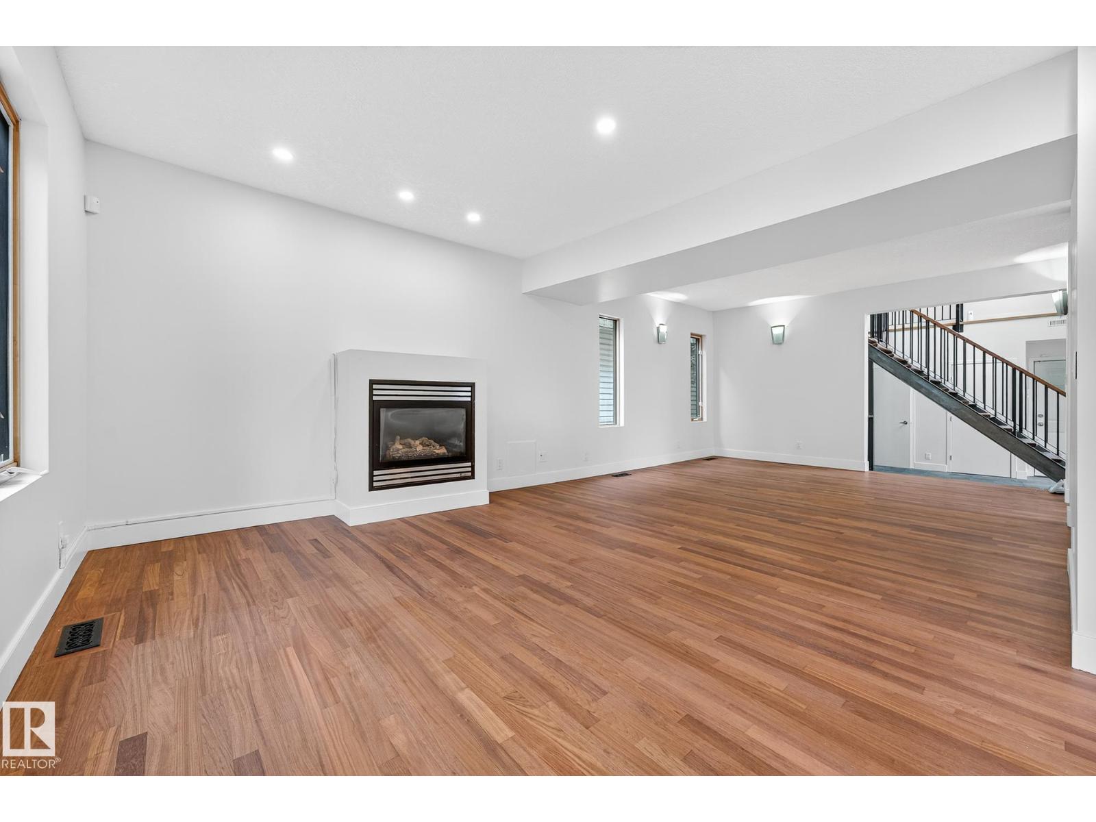 8860 93 St Nw, Edmonton, Alberta  T6C 3T1 - Photo 12 - E4461444