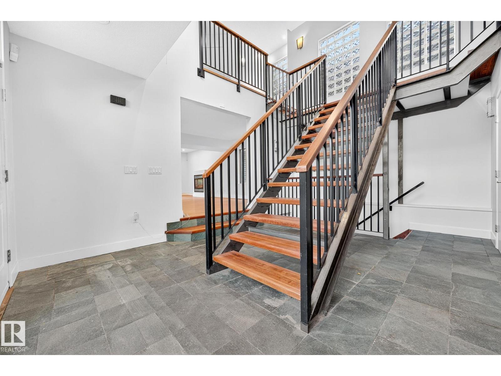 8860 93 St Nw, Edmonton, Alberta  T6C 3T1 - Photo 6 - E4461444