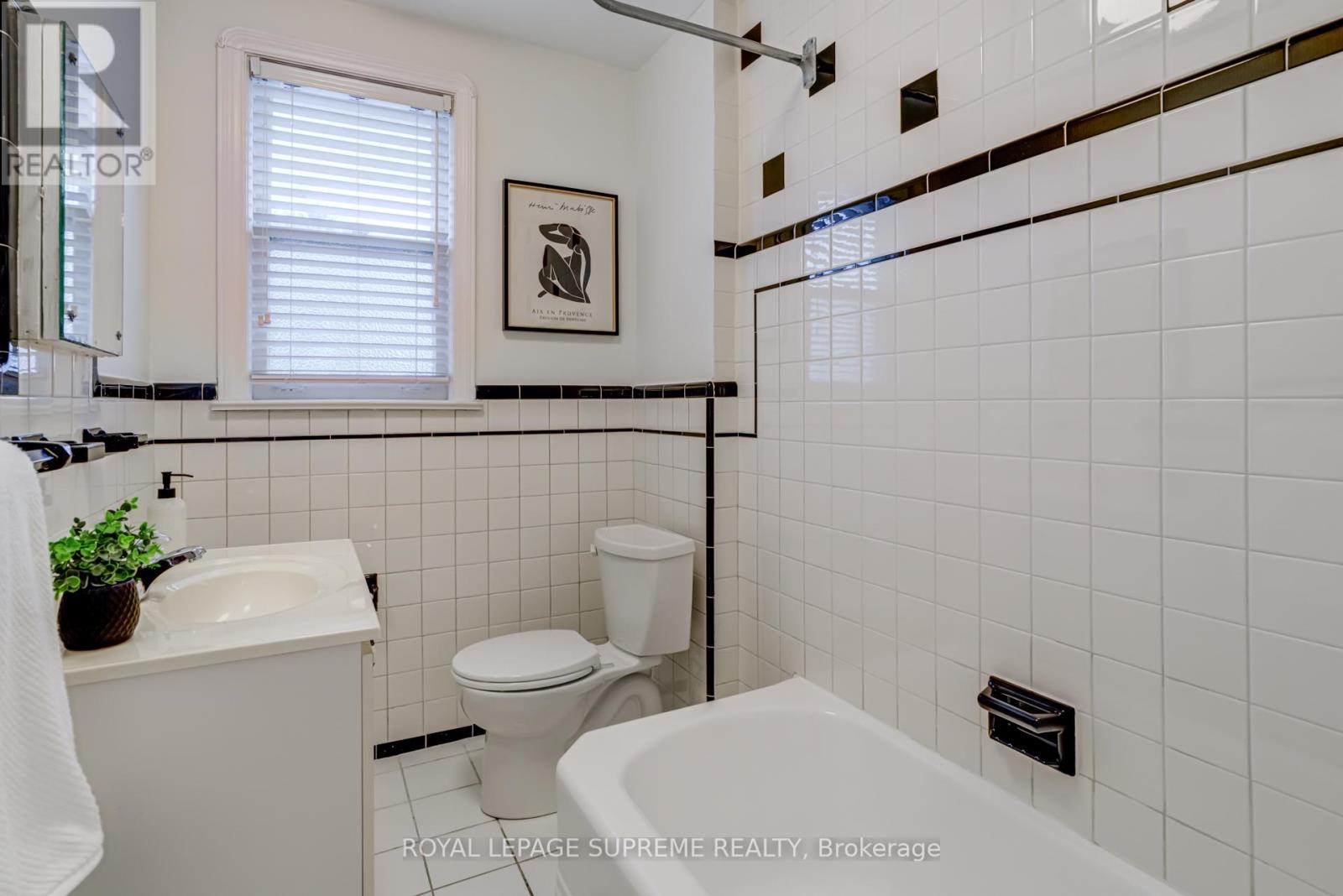339 Hopewell Avenue, Toronto, Ontario  M6E 2S1 - Photo 27 - W12453831