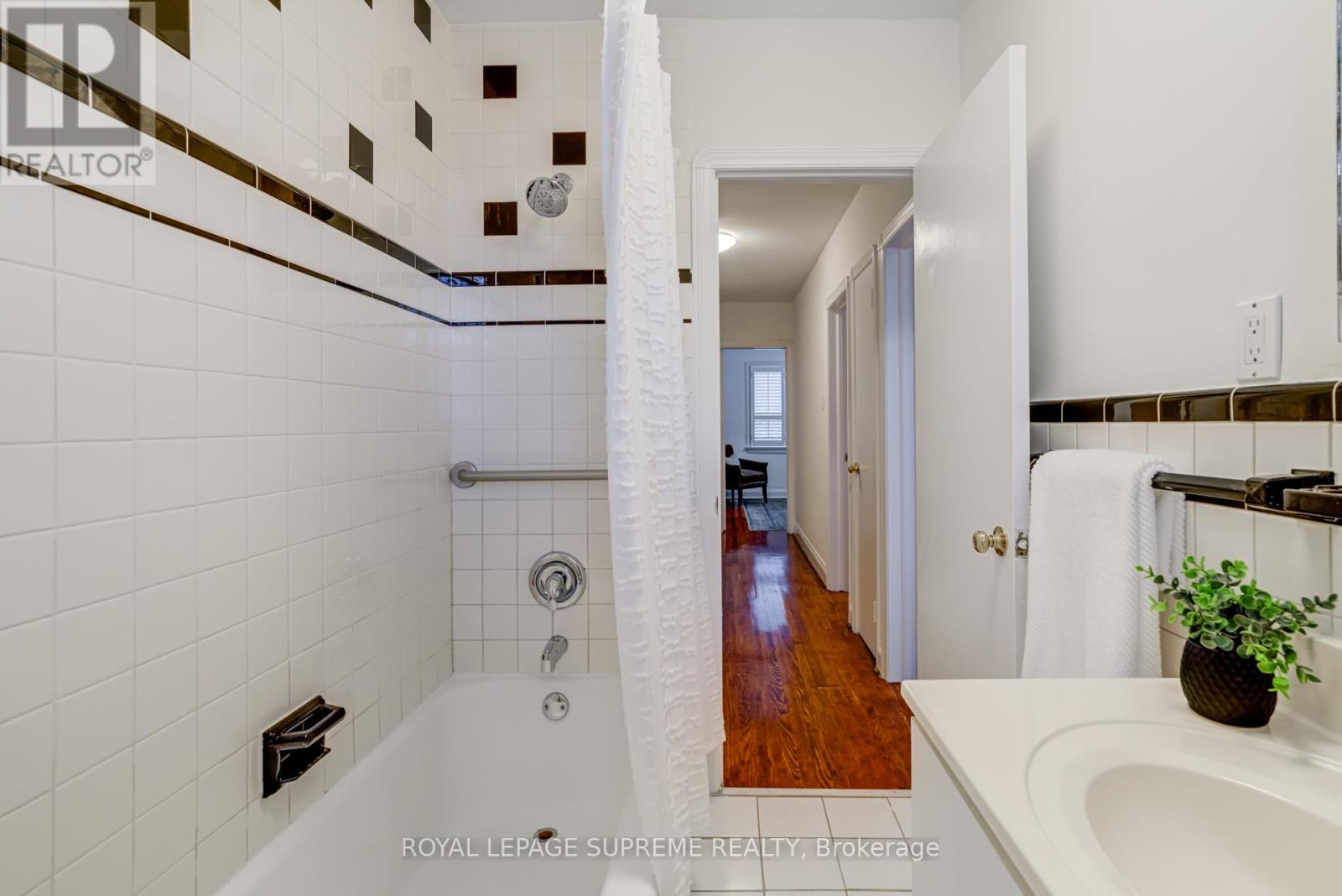 339 Hopewell Avenue, Toronto, Ontario  M6E 2S1 - Photo 28 - W12453831