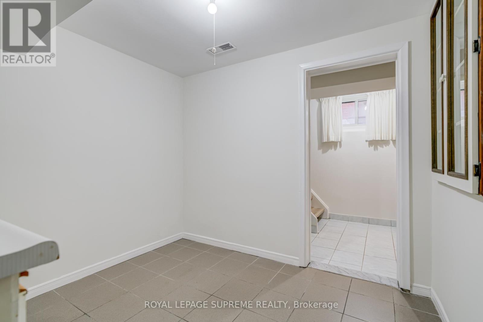 339 Hopewell Avenue, Toronto, Ontario  M6E 2S1 - Photo 33 - W12453831