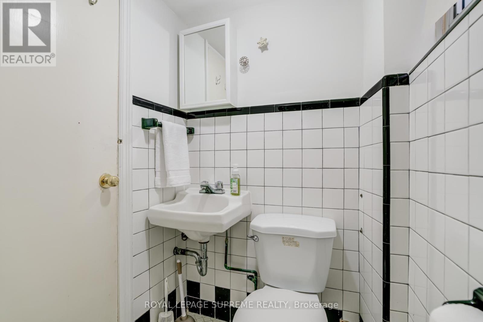 339 Hopewell Avenue, Toronto, Ontario  M6E 2S1 - Photo 36 - W12453831