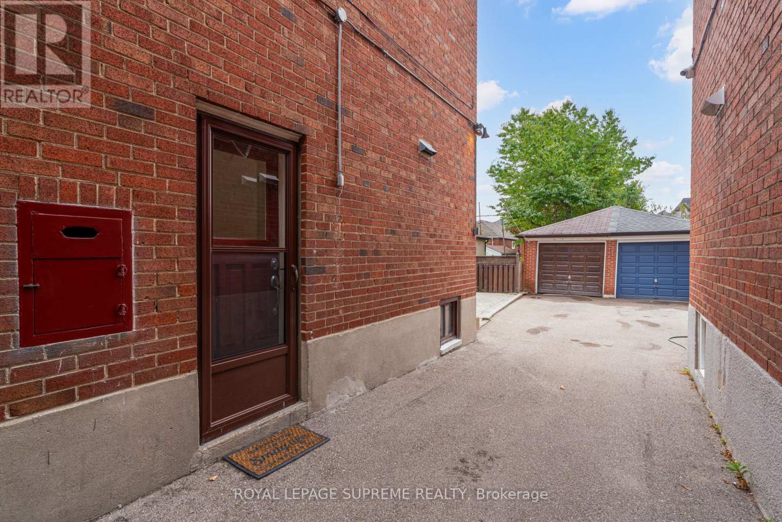 339 Hopewell Avenue, Toronto, Ontario  M6E 2S1 - Photo 37 - W12453831