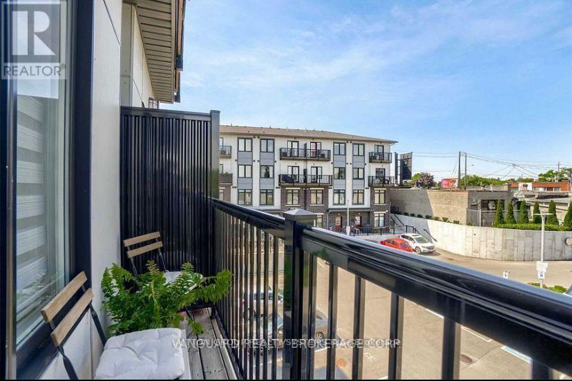 11 - 6 Bicknell Avenue W, Toronto, Ontario  M6M 0B4 - Photo 18 - W12453864