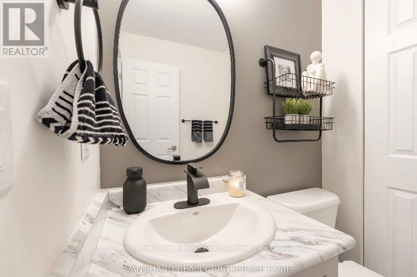 11 - 6 Bicknell Avenue W, Toronto, Ontario  M6M 0B4 - Photo 4 - W12453864
