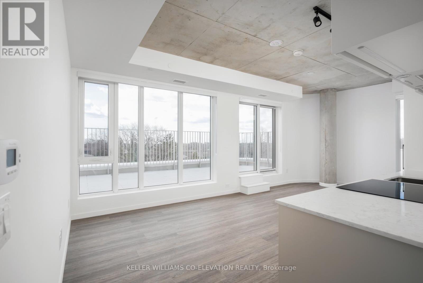 428 - 689 The Queensway Street, Toronto (Stonegate-Queensway), Ontario  M8Y 1L1 - Photo 10 - W12453866