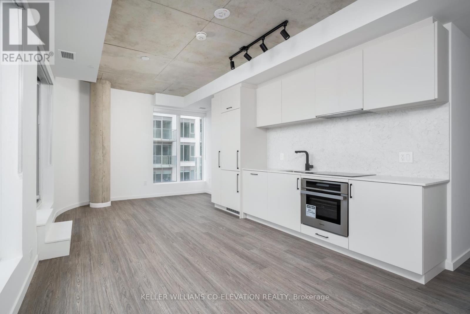 428 - 689 The Queensway Street, Toronto (Stonegate-Queensway), Ontario  M8Y 1L1 - Photo 11 - W12453866