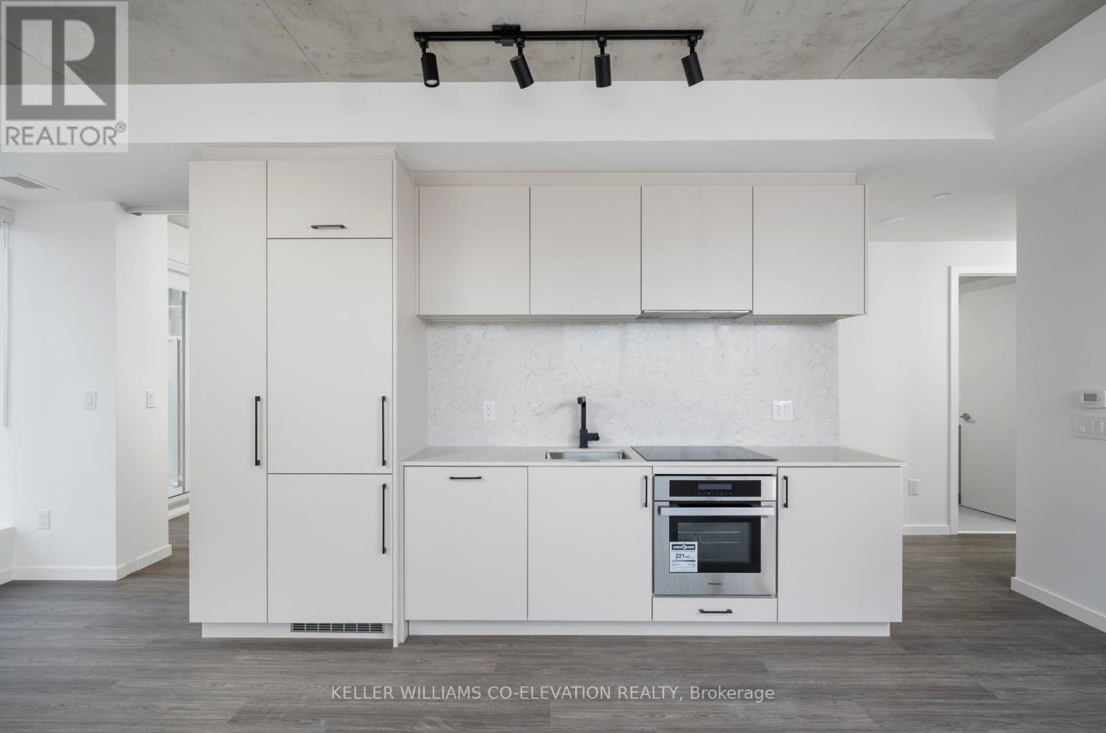 428 - 689 The Queensway Street, Toronto (Stonegate-Queensway), Ontario  M8Y 1L1 - Photo 16 - W12453866