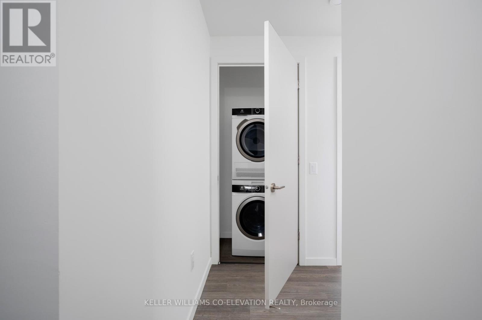 428 - 689 The Queensway Street, Toronto (Stonegate-Queensway), Ontario  M8Y 1L1 - Photo 3 - W12453866