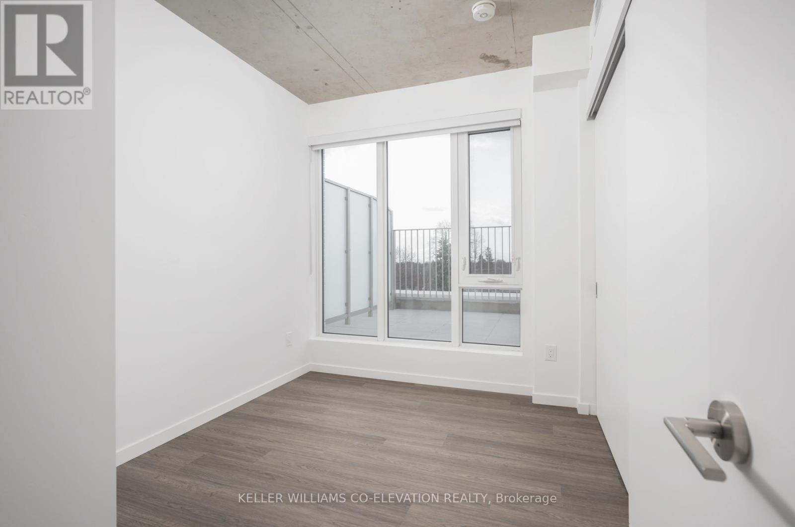 428 - 689 The Queensway Street, Toronto (Stonegate-Queensway), Ontario  M8Y 1L1 - Photo 5 - W12453866