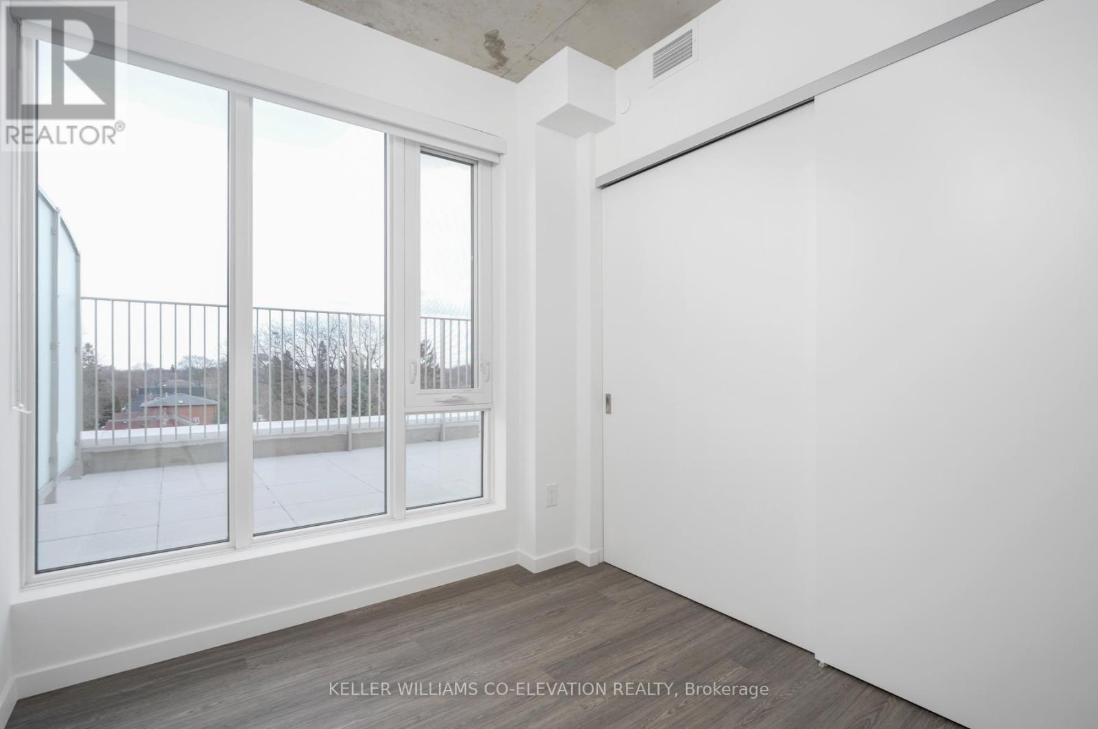 428 - 689 The Queensway Street, Toronto (Stonegate-Queensway), Ontario  M8Y 1L1 - Photo 6 - W12453866