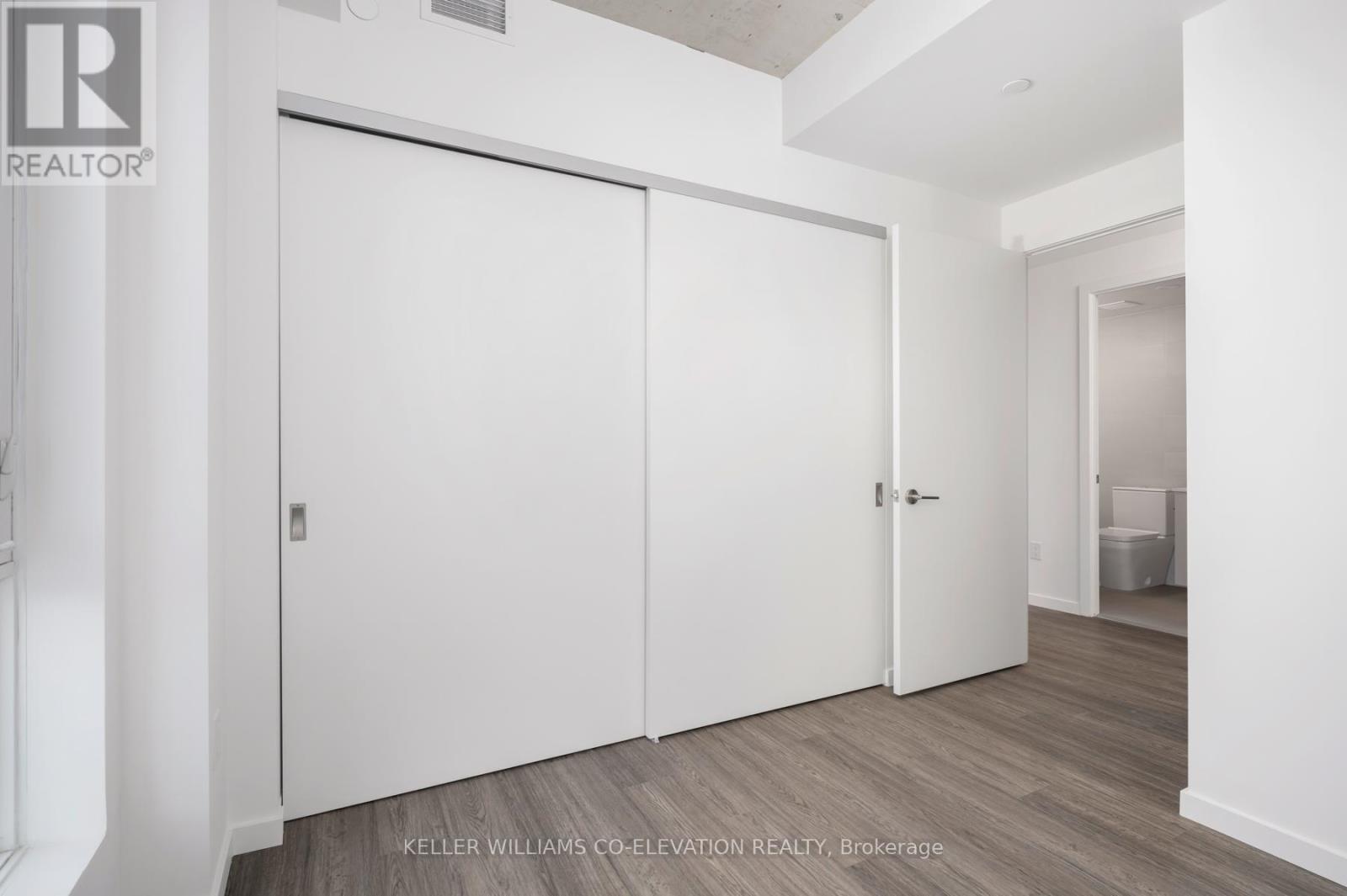 428 - 689 The Queensway Street, Toronto (Stonegate-Queensway), Ontario  M8Y 1L1 - Photo 7 - W12453866