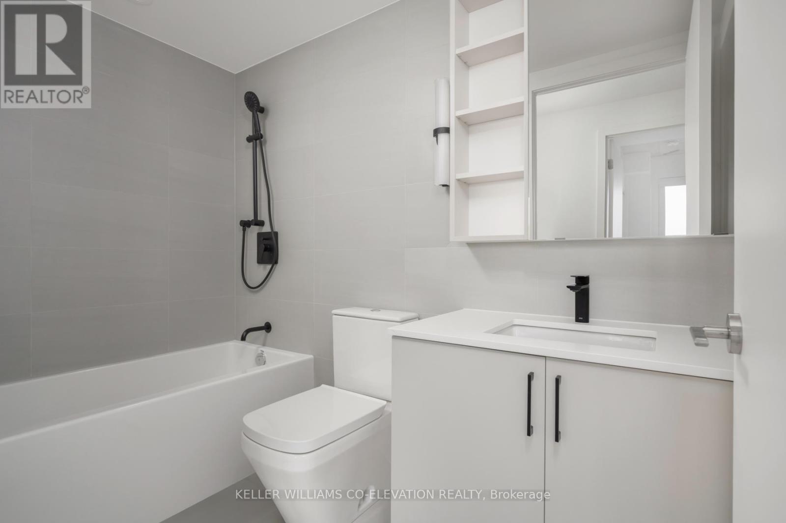 428 - 689 The Queensway Street, Toronto (Stonegate-Queensway), Ontario  M8Y 1L1 - Photo 9 - W12453866
