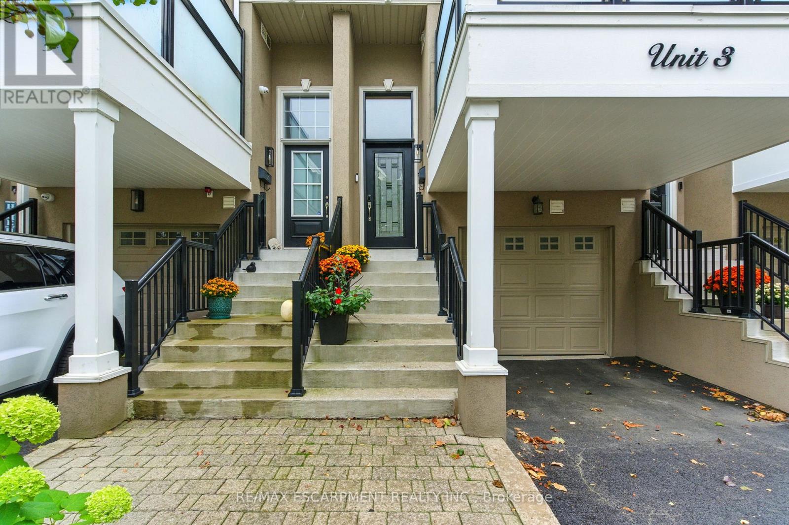 3 - 117 Nelson Street, Oakville, Ontario  L6L 3J1 - Photo 2 - W12453873