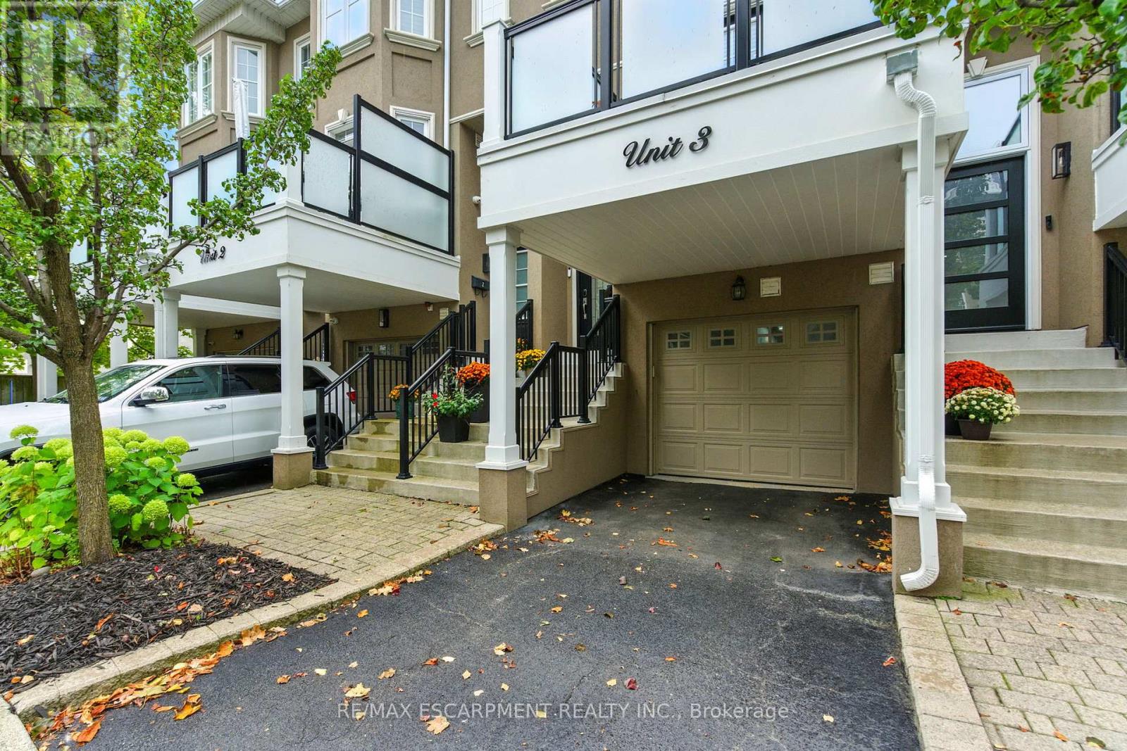 3 - 117 Nelson Street, Oakville, Ontario  L6L 3J1 - Photo 3 - W12453873