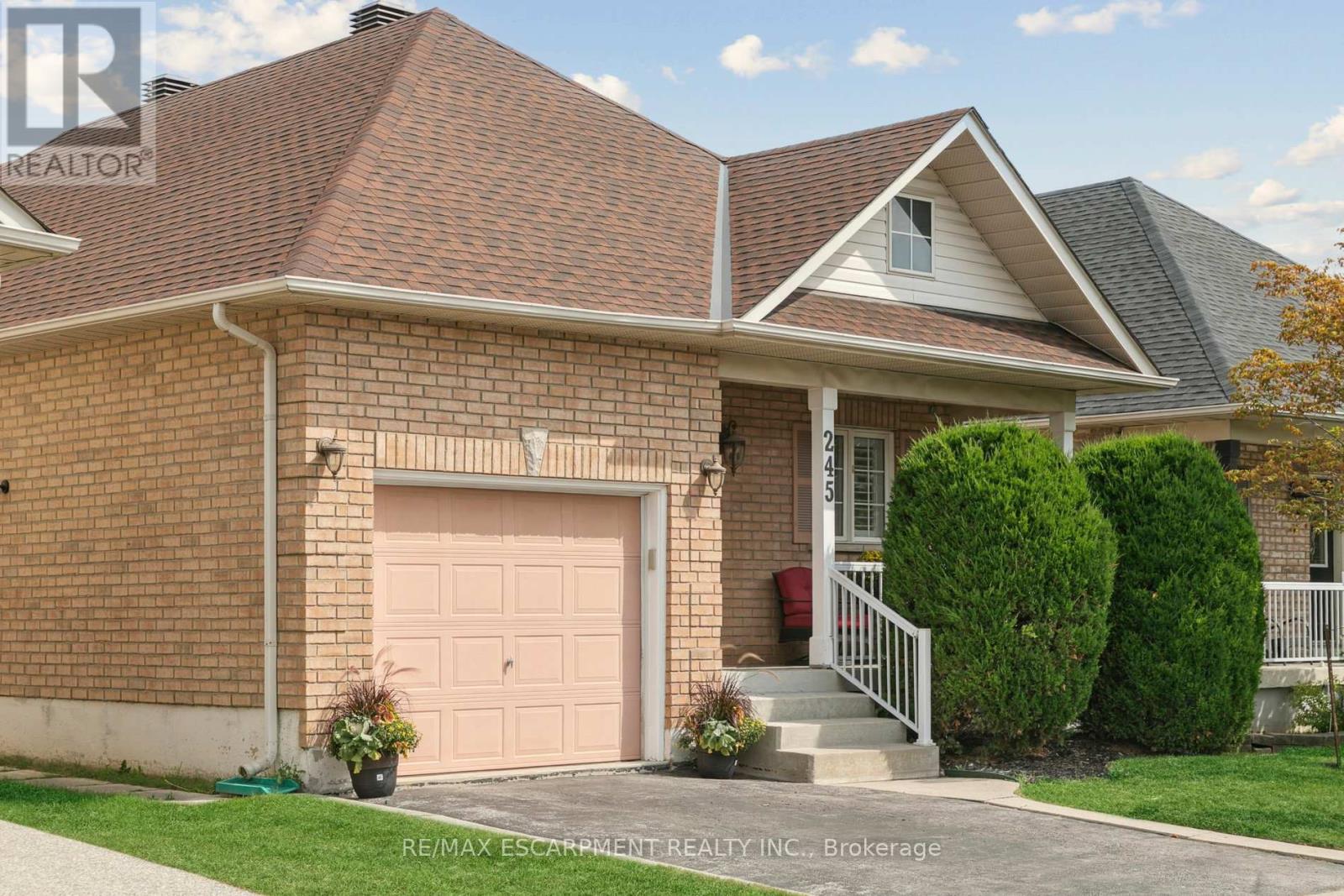 245 Centennial Forest Drive, Milton (Tm Timberlea), Ontario  L9T 5W9 - Photo 2 - W12453891