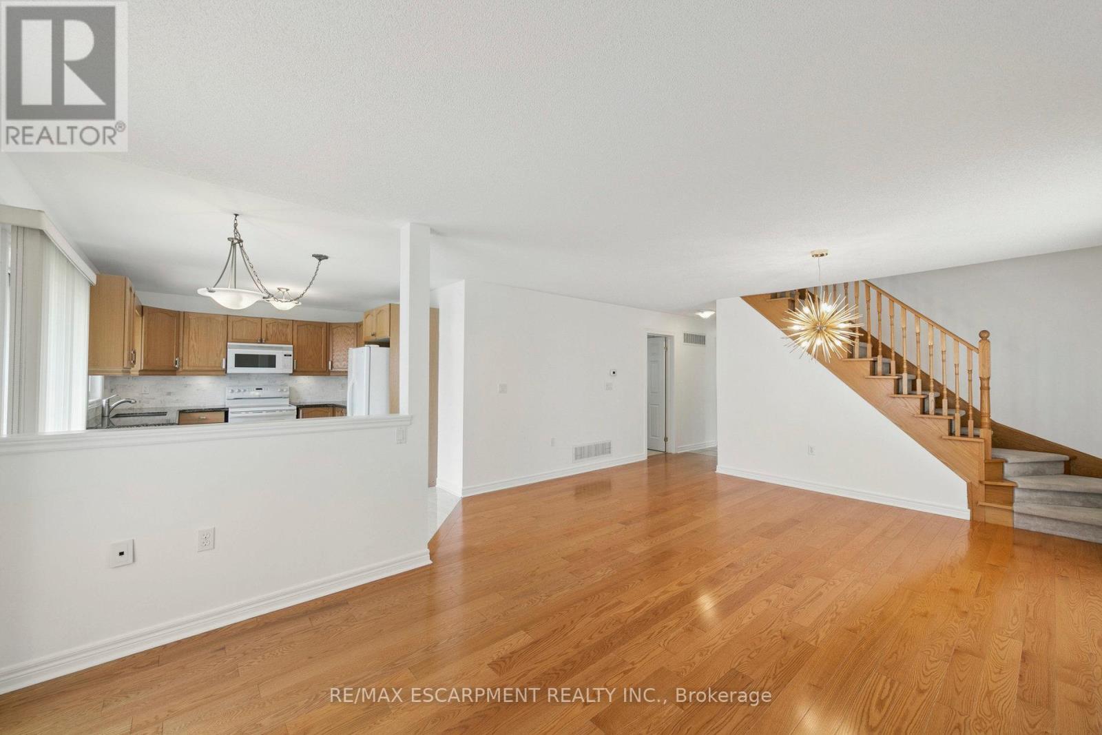 245 Centennial Forest Drive, Milton (Tm Timberlea), Ontario  L9T 5W9 - Photo 21 - W12453891
