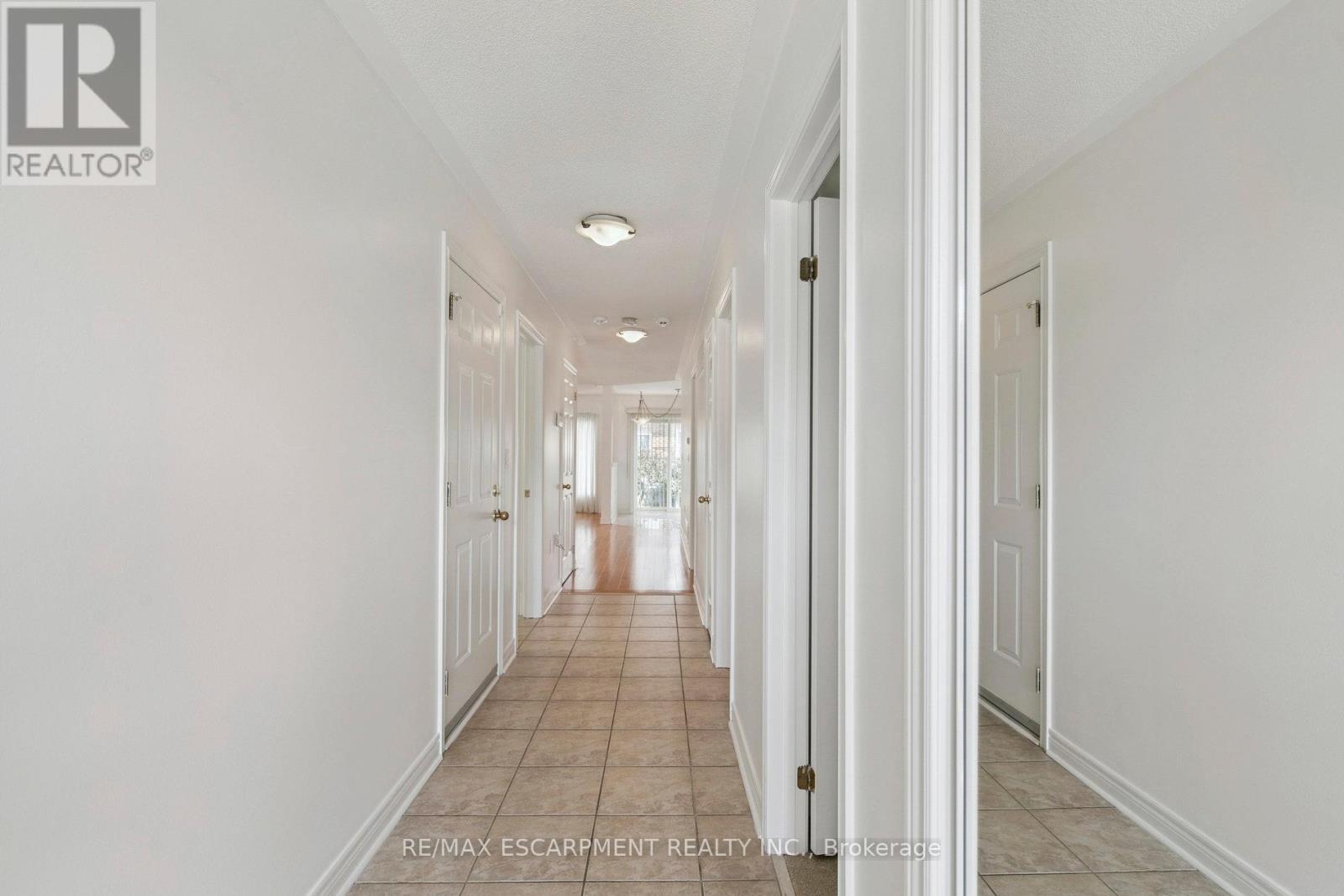 245 Centennial Forest Drive, Milton (Tm Timberlea), Ontario  L9T 5W9 - Photo 4 - W12453891