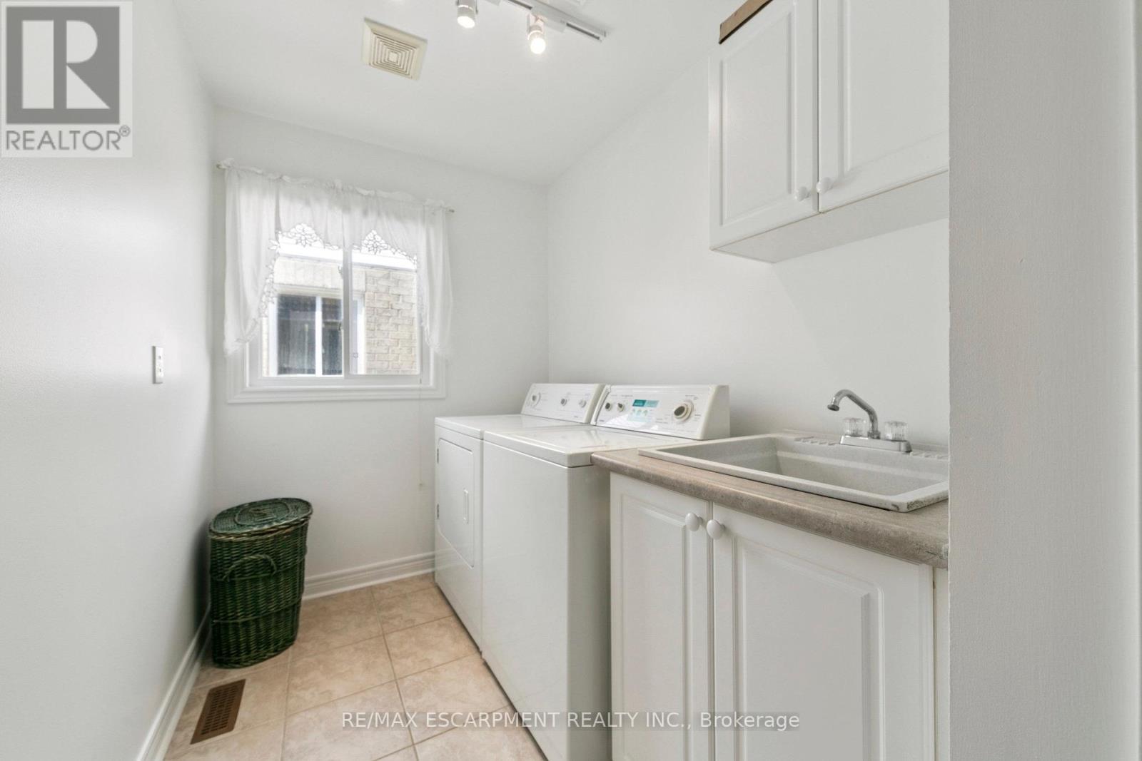 245 Centennial Forest Drive, Milton (Tm Timberlea), Ontario  L9T 5W9 - Photo 9 - W12453891