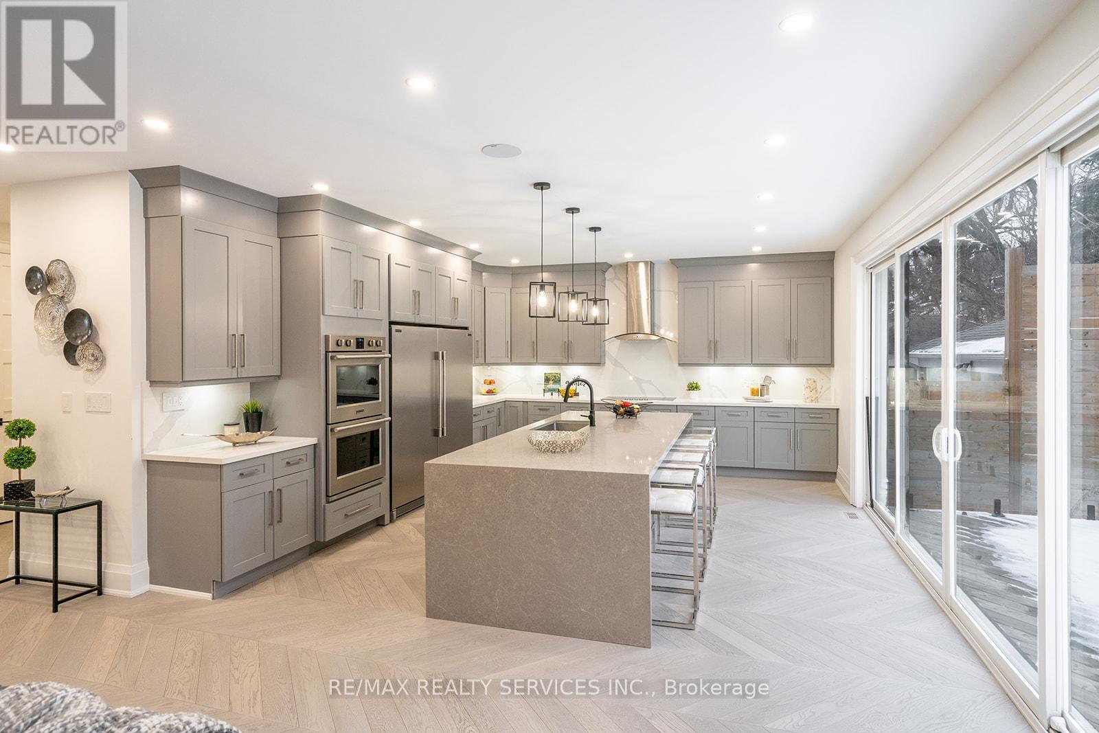 3 Bonnyview Drive, Toronto, Ontario  M8Y 3G5 - Photo 9 - W12453897