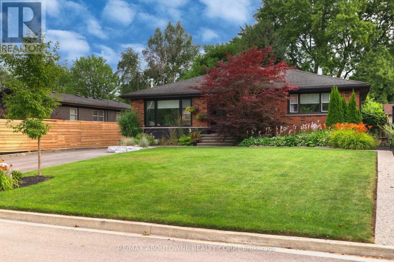 544 MAPLEHILL DRIVE, Burlington, Ontario
