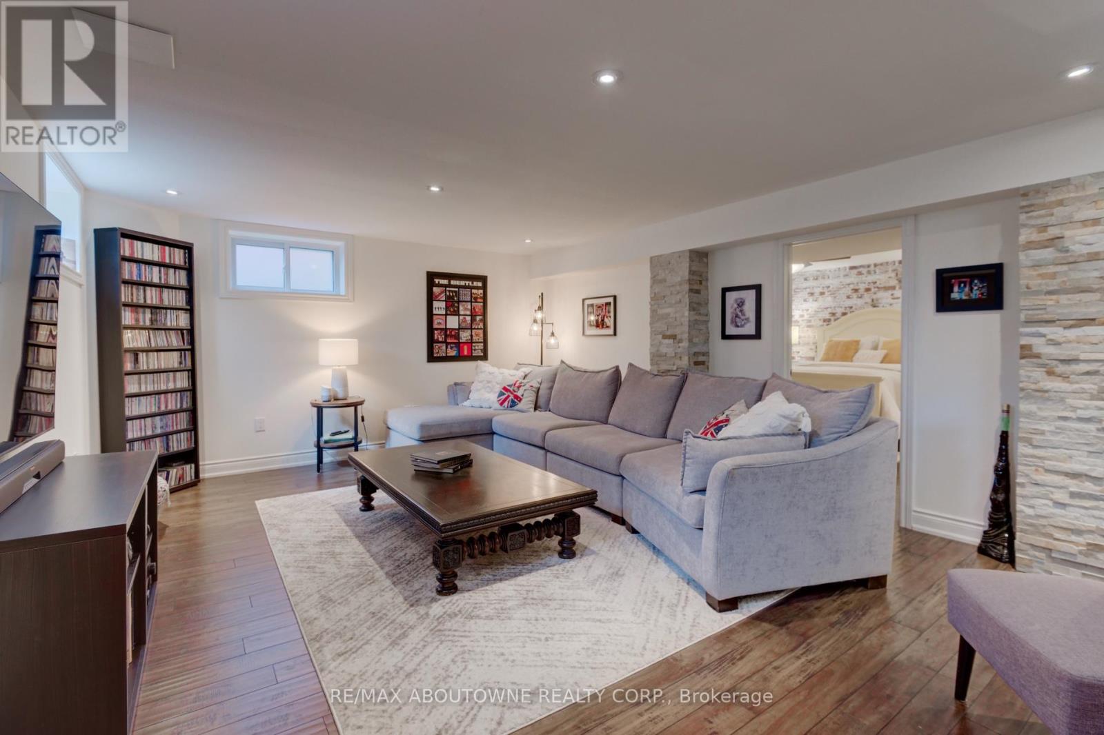 544 Maplehill Drive, Burlington, Ontario  L7N 2W1 - Photo 28 - W12453932