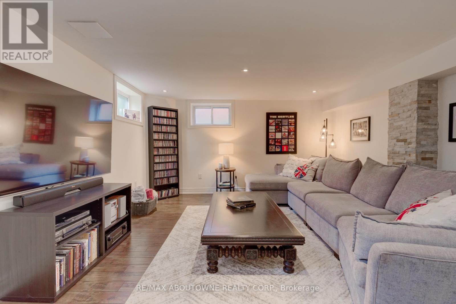 544 Maplehill Drive, Burlington, Ontario  L7N 2W1 - Photo 29 - W12453932