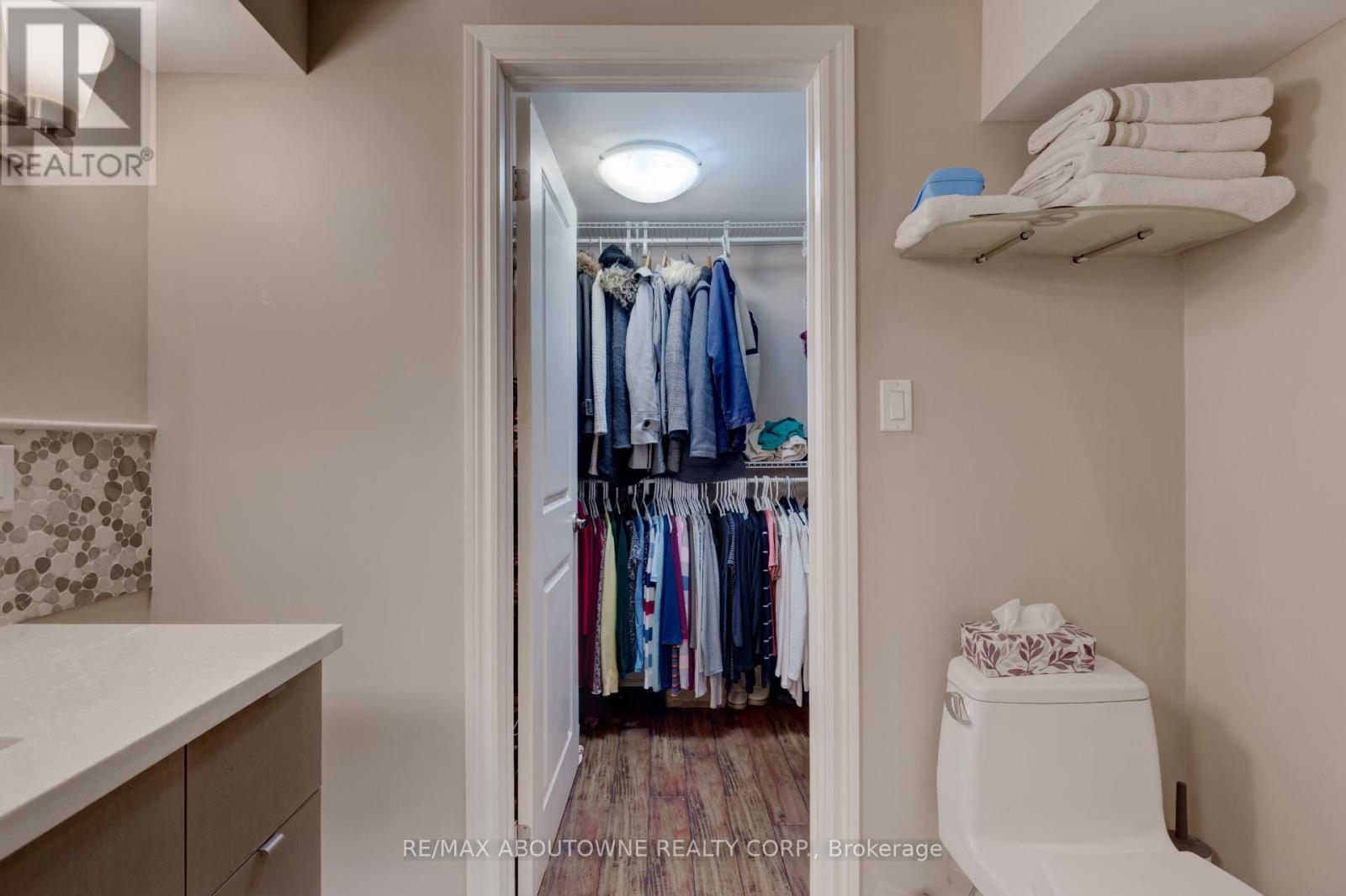 544 Maplehill Drive, Burlington, Ontario  L7N 2W1 - Photo 32 - W12453932