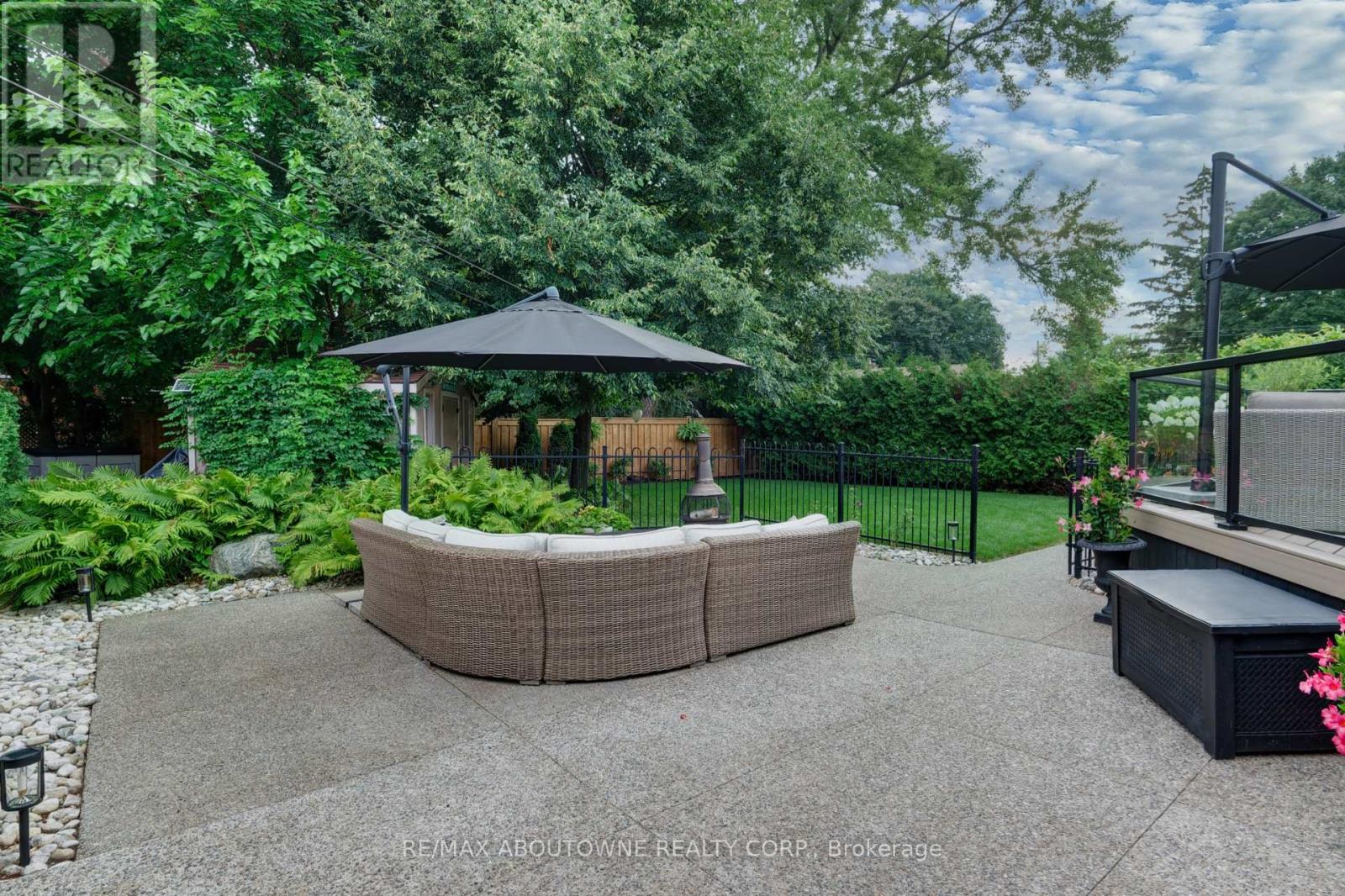544 Maplehill Drive, Burlington, Ontario  L7N 2W1 - Photo 36 - W12453932