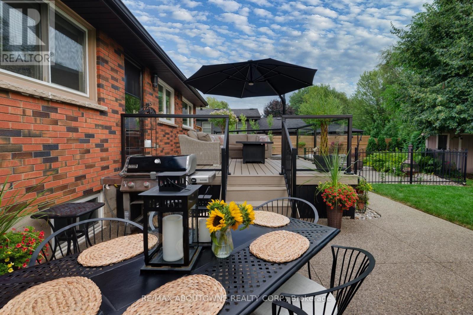 544 Maplehill Drive, Burlington, Ontario  L7N 2W1 - Photo 44 - W12453932