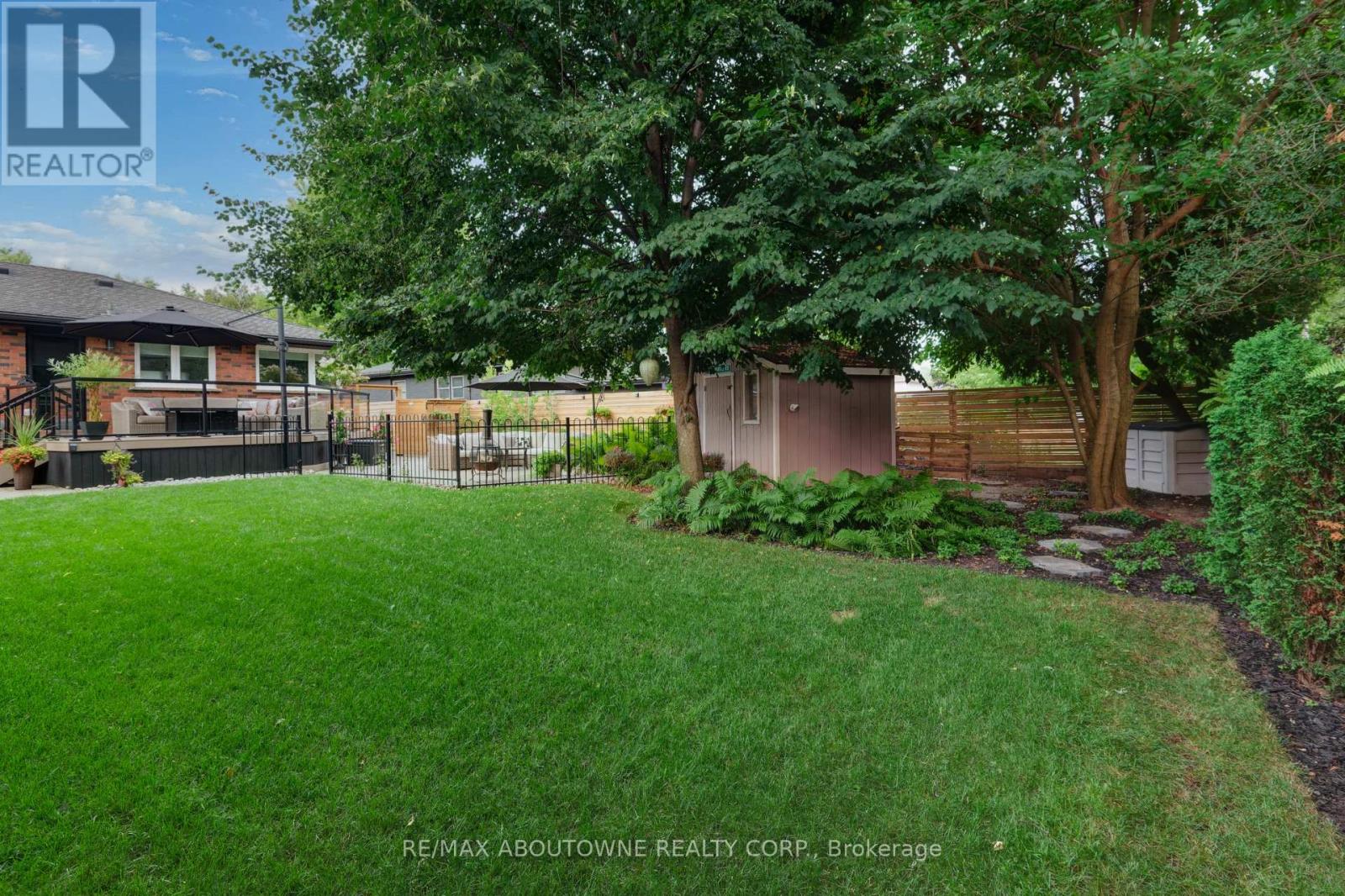 544 Maplehill Drive, Burlington, Ontario  L7N 2W1 - Photo 47 - W12453932