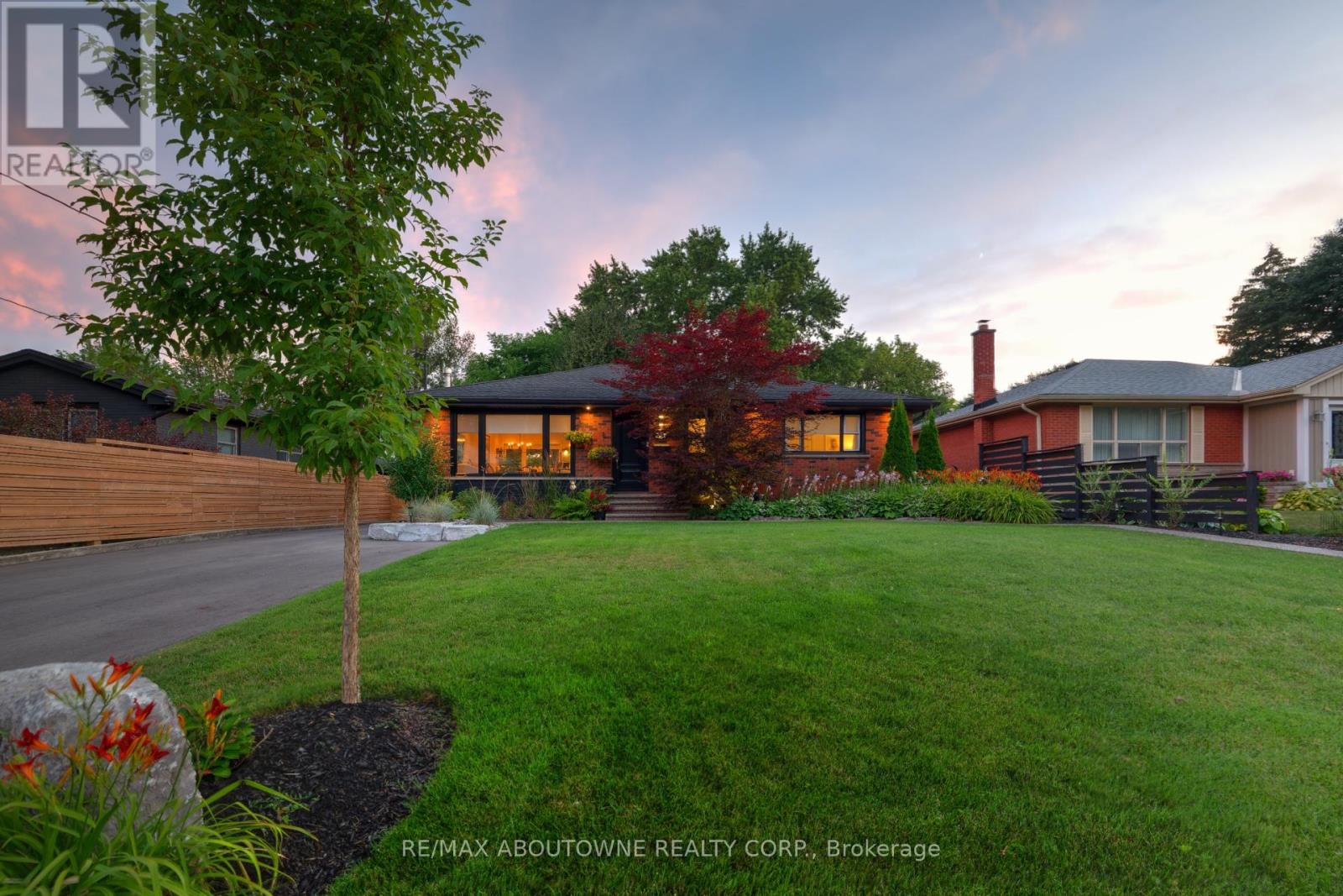 544 Maplehill Drive, Burlington, Ontario  L7N 2W1 - Photo 49 - W12453932