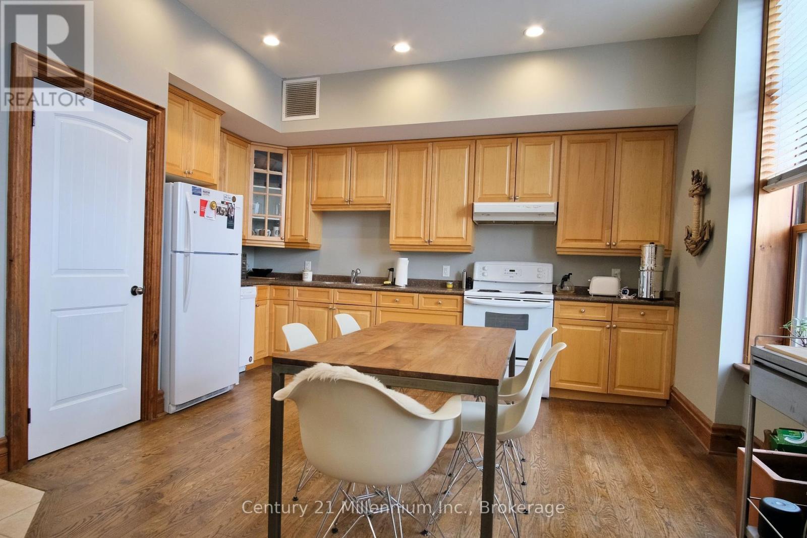 2 - 68 Hurontario Street, Collingwood, Ontario  L9Y 2L8 - Photo 3 - S12454064
