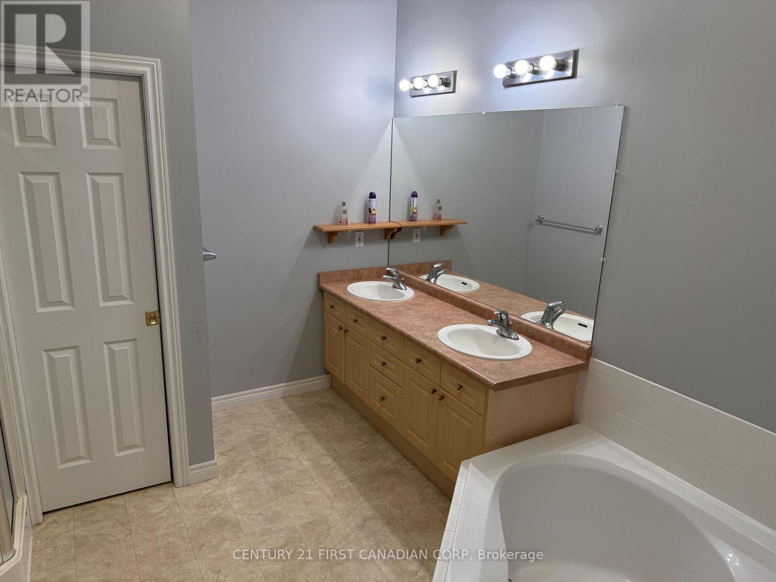 6 - 1574 Richmond Street, London North, Ontario  N6G 5H7 - Photo 25 - X12373565