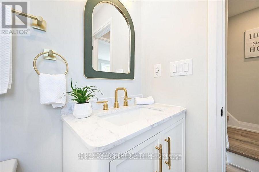 282 Ottawa Street S, Hamilton (Delta), Ontario  L8K 2G1 - Photo 14 - X12453849