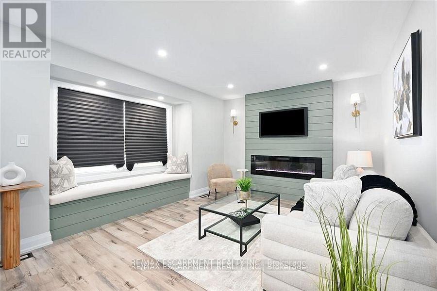 282 Ottawa Street S, Hamilton (Delta), Ontario  L8K 2G1 - Photo 8 - X12453849