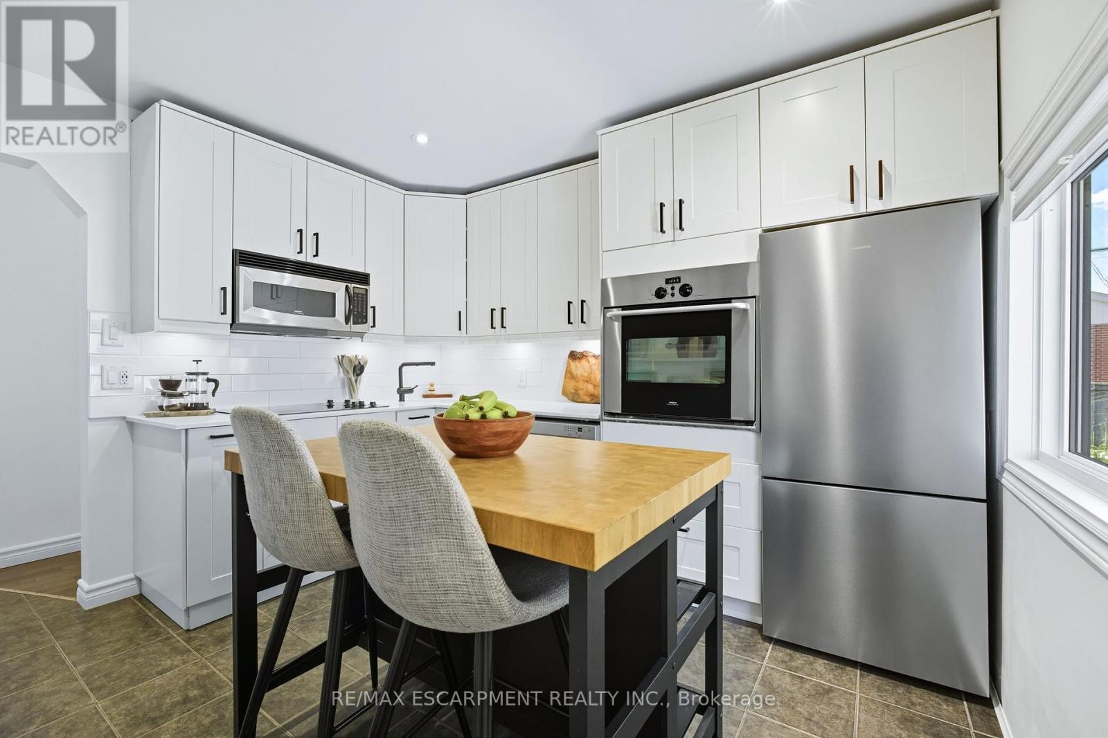 105 Carrington Court, Hamilton (Ancaster), Ontario  L9G 1R2 - Photo 13 - X12453892