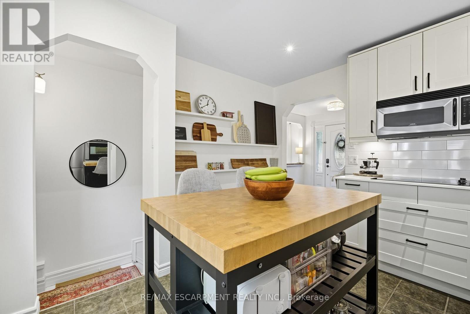 105 Carrington Court, Hamilton (Ancaster), Ontario  L9G 1R2 - Photo 14 - X12453892