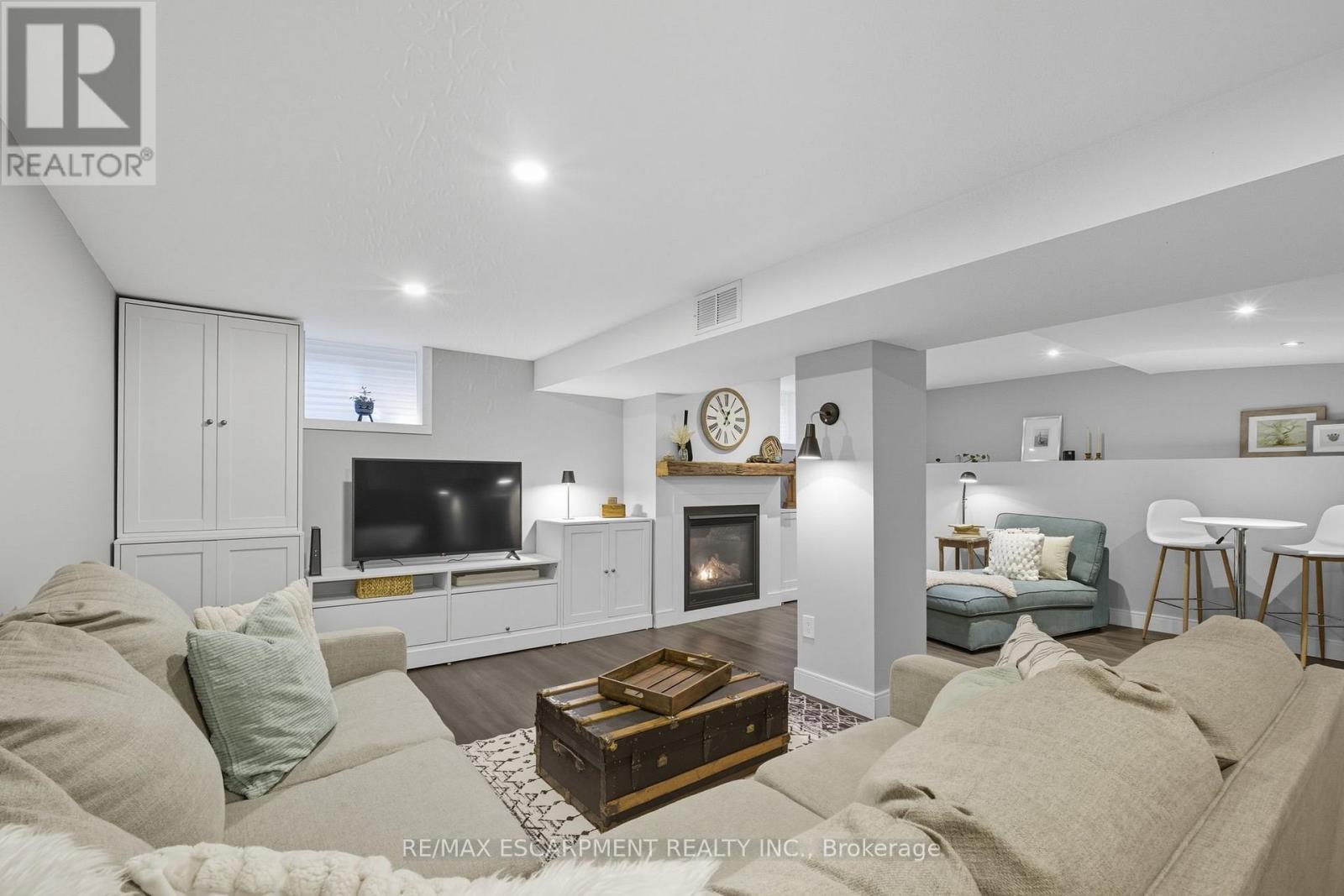105 Carrington Court, Hamilton (Ancaster), Ontario  L9G 1R2 - Photo 30 - X12453892