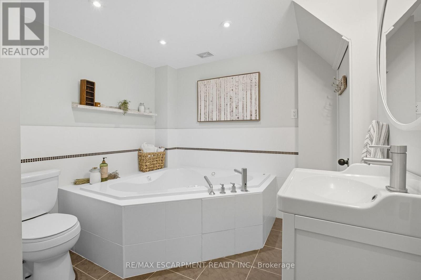 105 Carrington Court, Hamilton (Ancaster), Ontario  L9G 1R2 - Photo 36 - X12453892