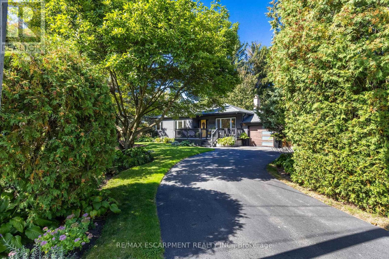 105 Carrington Court, Hamilton (Ancaster), Ontario  L9G 1R2 - Photo 4 - X12453892