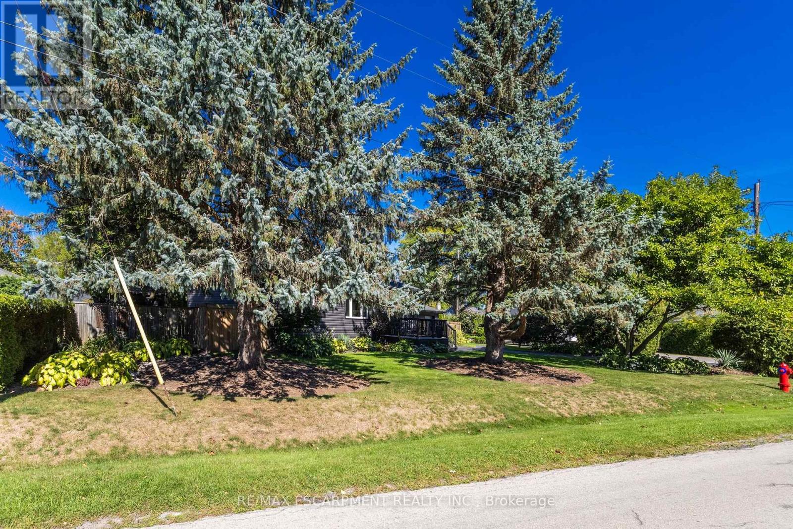 105 Carrington Court, Hamilton (Ancaster), Ontario  L9G 1R2 - Photo 6 - X12453892