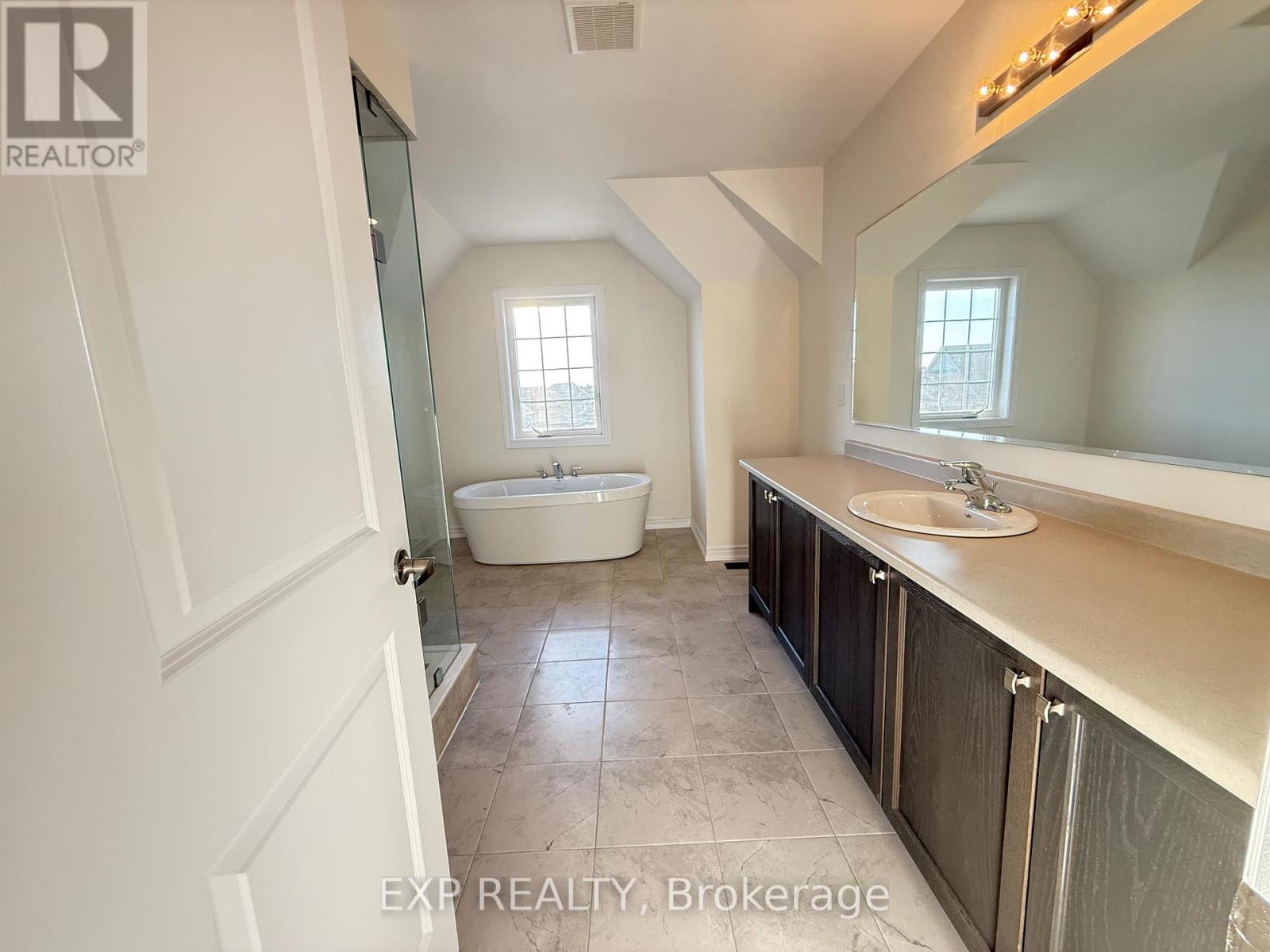 1 Larissa Park Drive, Quinte West, Ontario  K0L 1L0 - Photo 11 - X12453907