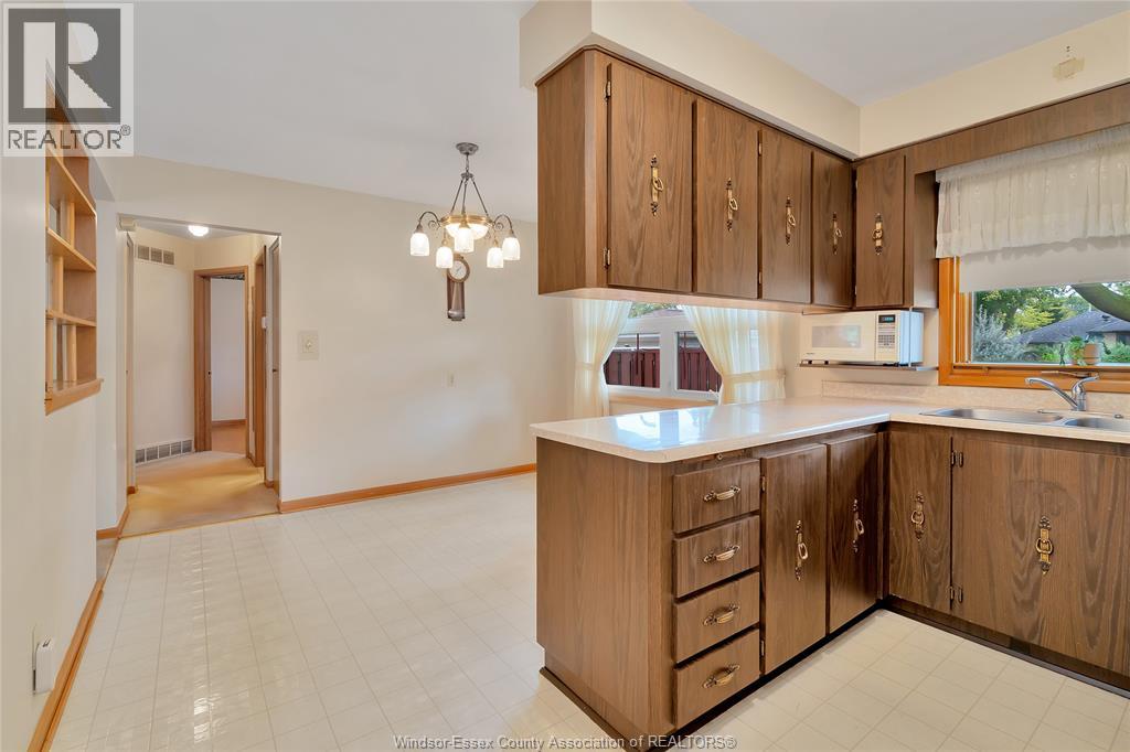 2667 Armstrong, Windsor, Ontario  N8T 2G2 - Photo 8 - 25025694