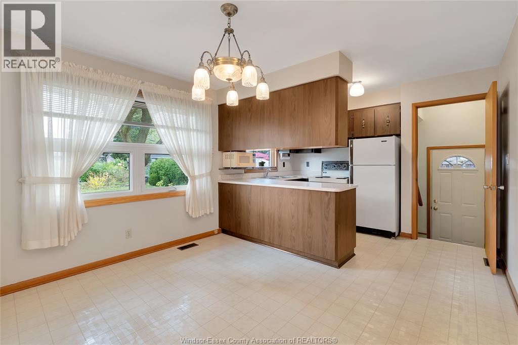 2667 Armstrong, Windsor, Ontario  N8T 2G2 - Photo 6 - 25025694