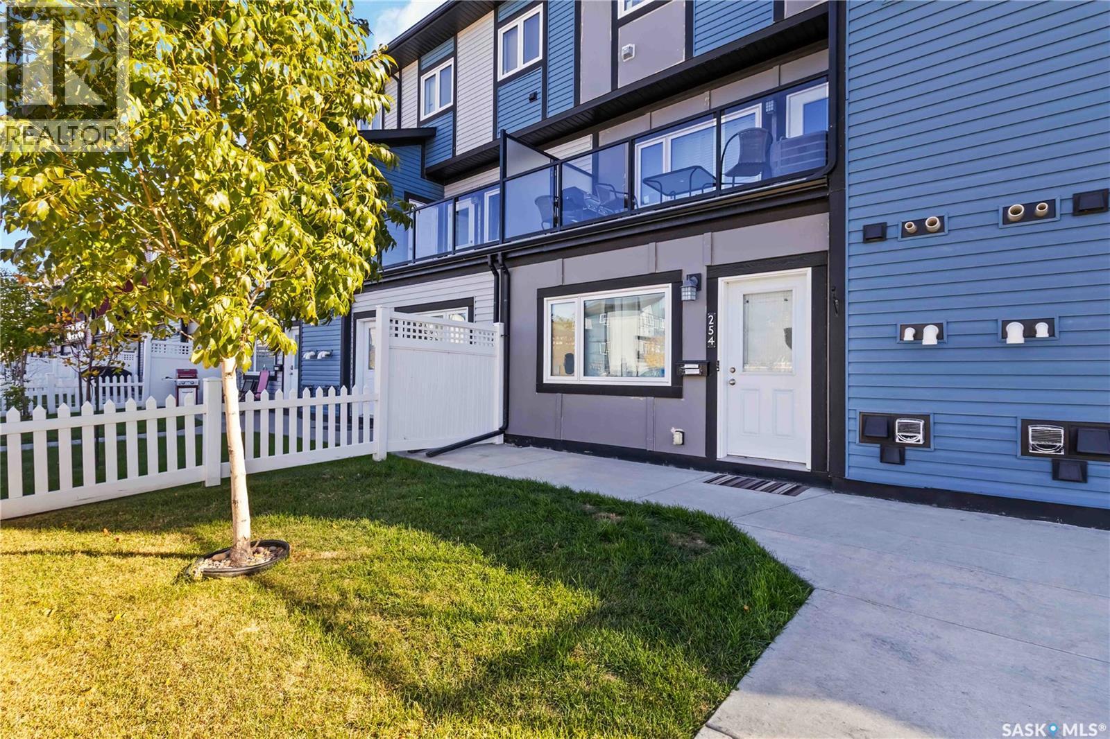 254 250 Akhtar Bend, Saskatoon, Saskatchewan  S7W 0W4 - Photo 3 - SK020507