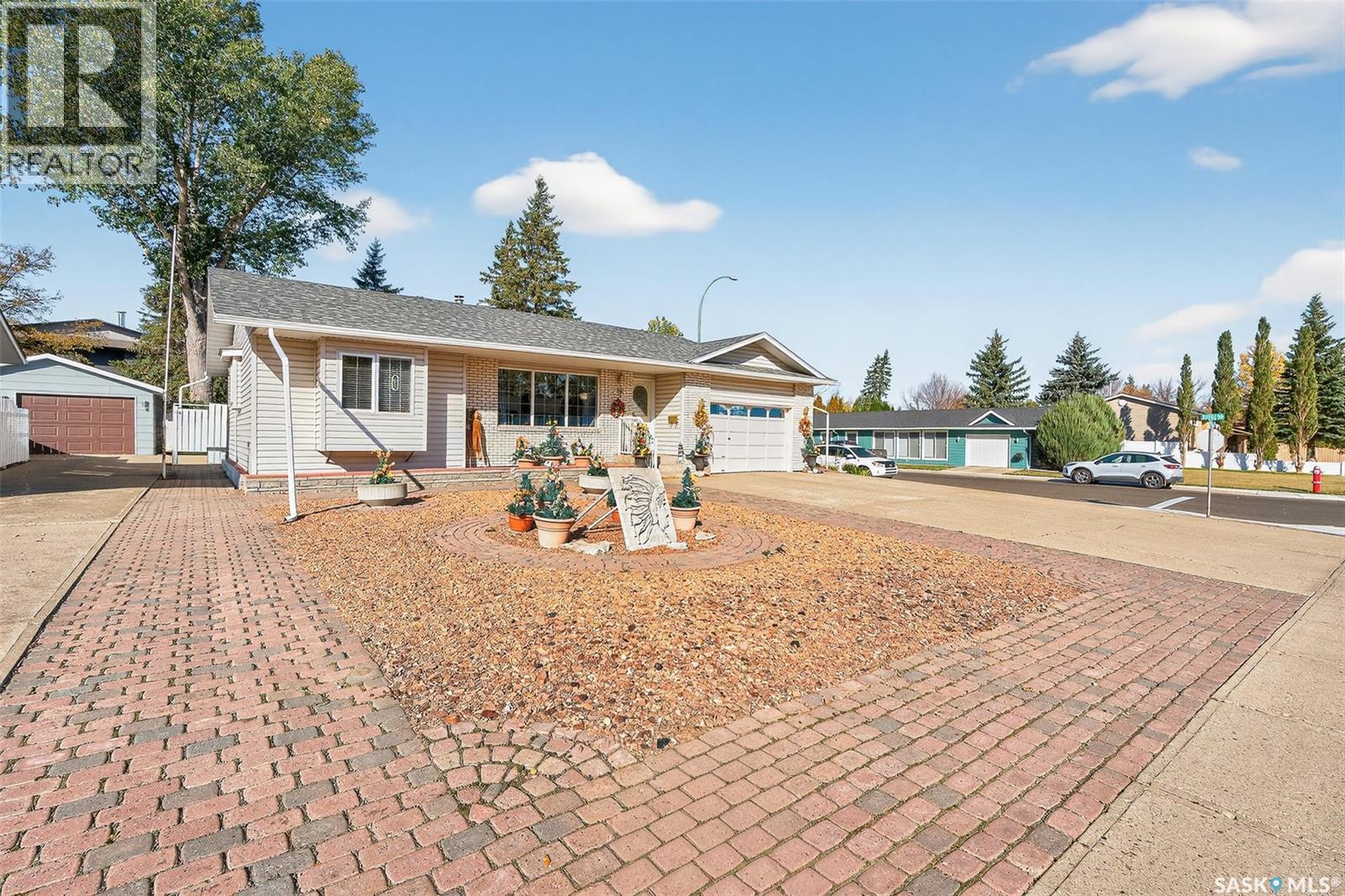 18 Blue Sage Drive, Moose Jaw, Saskatchewan  S6J 1C4 - Photo 2 - SK020471