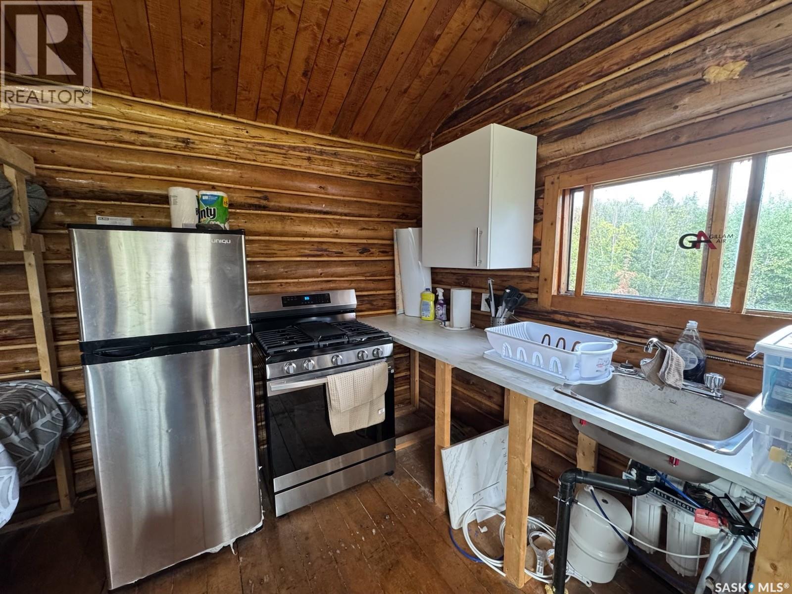 Cabin On Island Near Mooney Beach, Lac La Ronge Provincial Park, Saskatchewan  S0J 1L0 - Photo 3 - SK020436