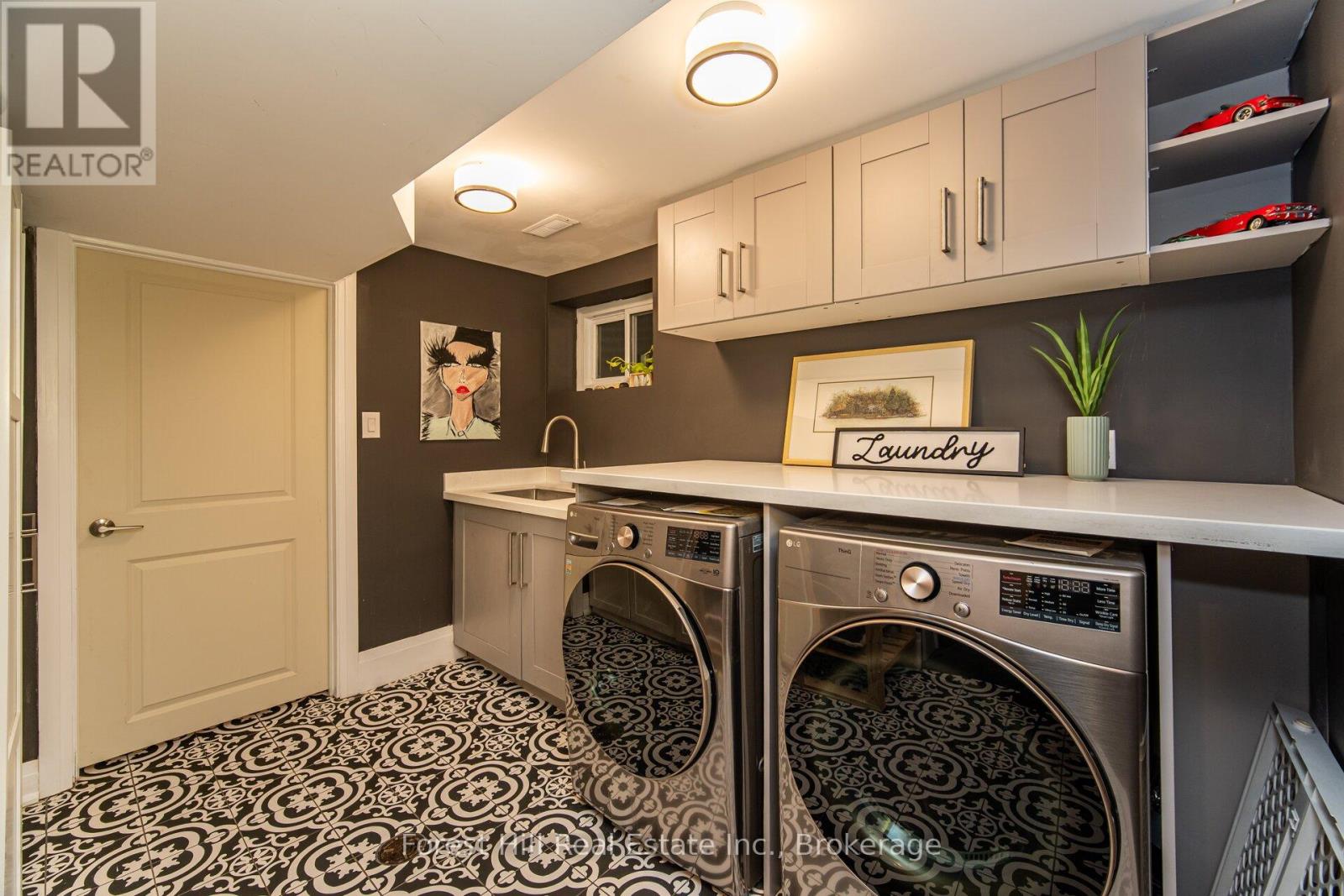 28 Decarie Circle, Toronto, Ontario  M9B 3H9 - Photo 27 - W12453198